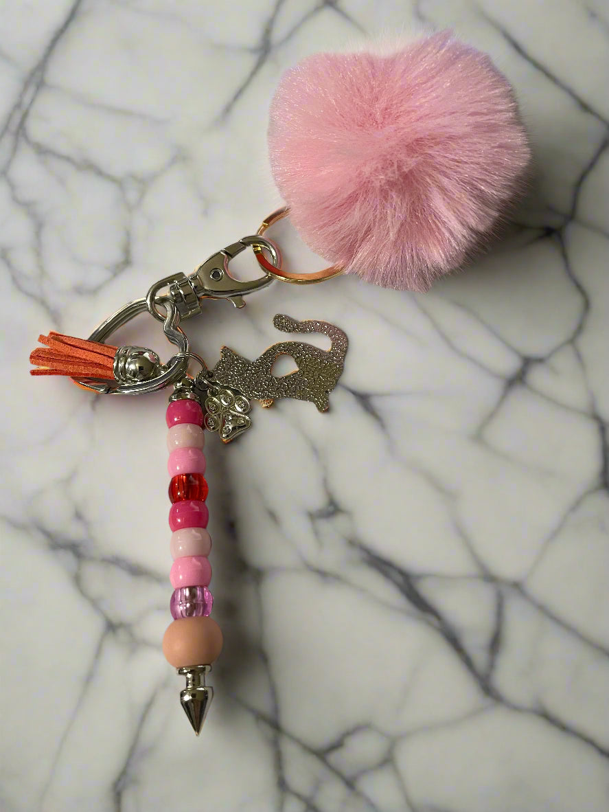 Cat Lover Keychain with Cat and paw overview